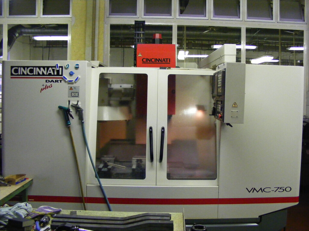 Cincinnati VMC 750 4 tengelyes CNC megmunkáló központ