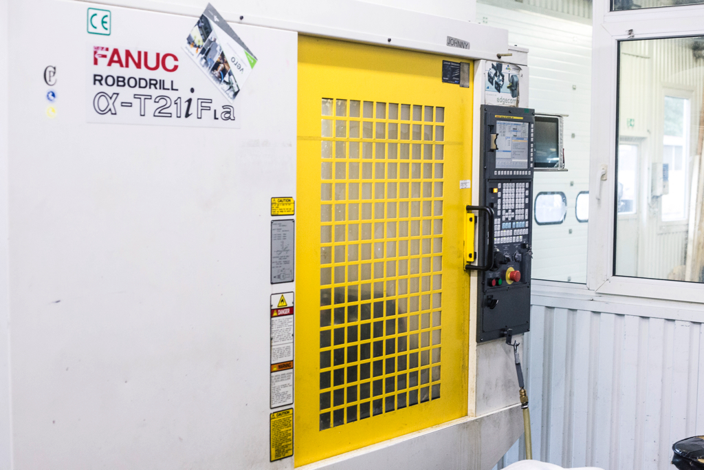 Fanuc Robodrill T21iFL szimultán 4 tengelyes CNC megmunkáló központ