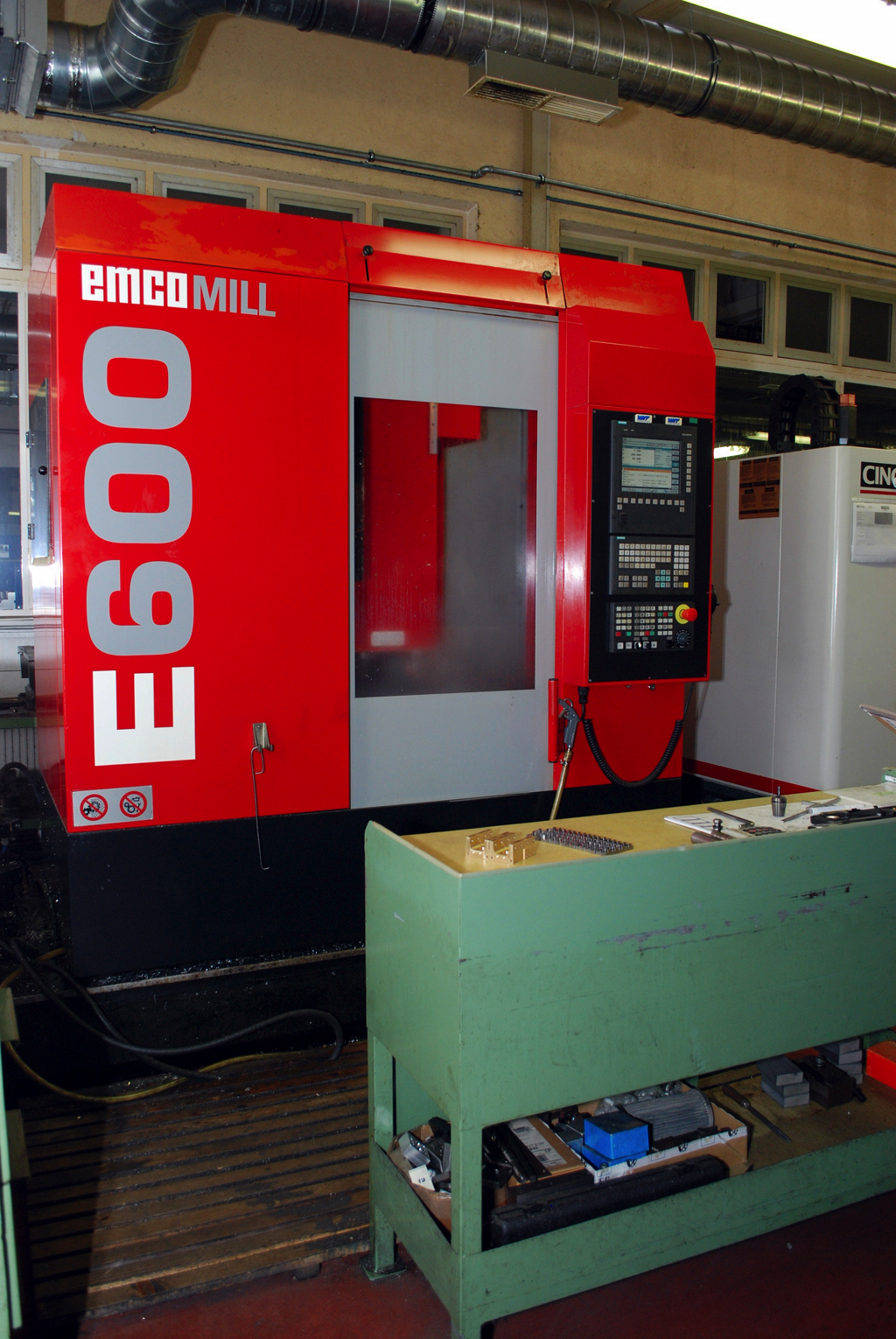 EMCO MILL E600 4-tengelyes CNC megmunkáló központ